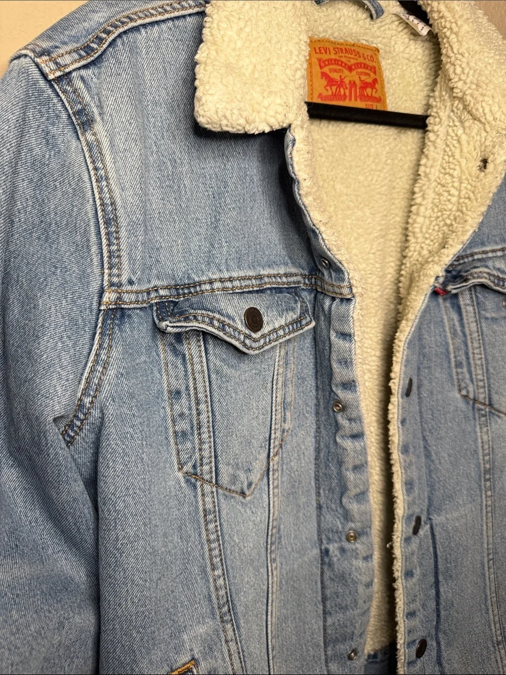 Levi's Men's Light Blue Sherpa-Lined Denim Jacket